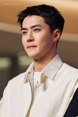 Click to view full size image
==============
sehunatmoon_281029.jpg sehunatmoon_281029.jpg