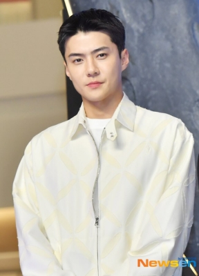 Click to view full size image
==============
sehunatmoon_281229.jpg sehunatmoon_281229.jpg