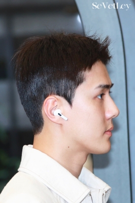 Click to view full size image
==============
sehunatgimpo_28429.jpg sehunatgimpo_28429.jpg