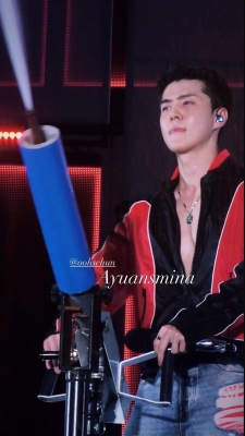 Sehun_Waterbomb_281229.jpg