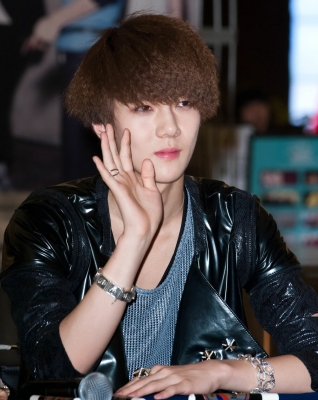 Click to view full size image
==============
fanmeet_28629.jpg fanmeet_28629.jpg
