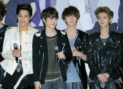 Click to view full size image
==============
fanmeet_28729.jpg fanmeet_28729.jpg