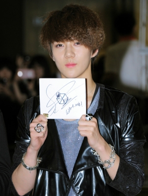 Click to view full size image
==============
fanmeet_28929.jpg fanmeet_28929.jpg