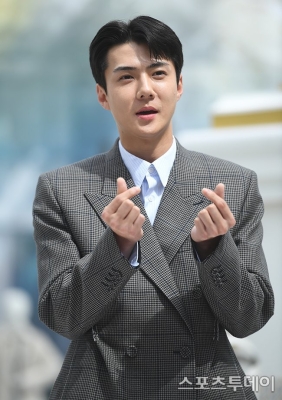 sehun_at_dior_282729.jpg