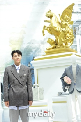 Click to view full size image
==============
sehun_at_dior_283629.jpg sehun_at_dior_283629.jpg
