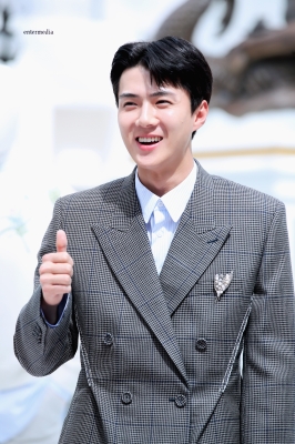 sehun_at_dior_28729.jpg